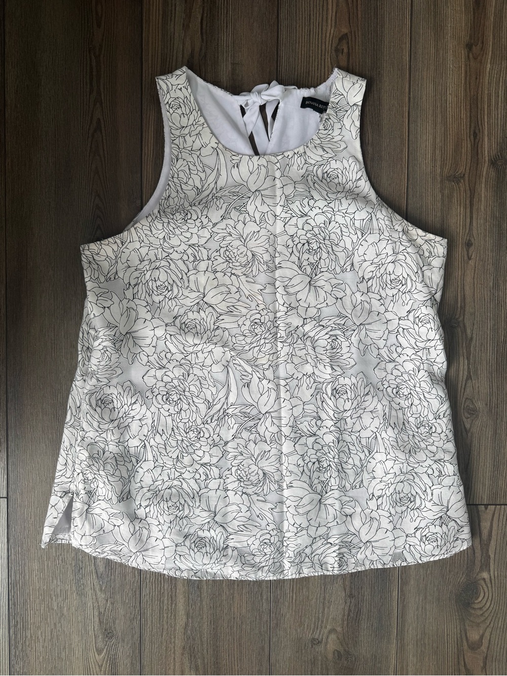 Banana Republic White Black Floral Sleeveless Top - M